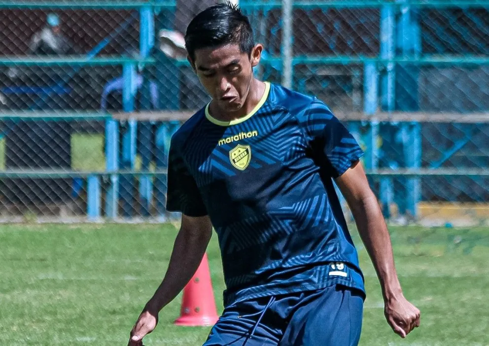 Diego Montaño, cuando fungía como Gabriel Montaño en un entrenamiento de Aurora. Foto: club Aurora