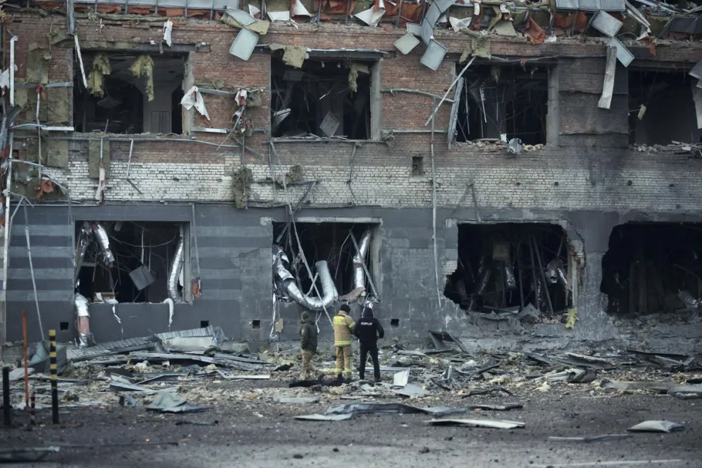 Daños provocados por el ataque ruso con misiles a Kiev. Foto: EFE