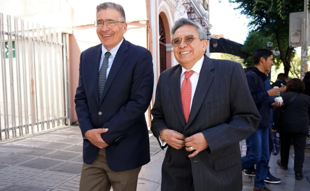 El presidente de la CEPB, Giovani Ortuño, el martes, junto a otro representante del sector. Foto: APG 