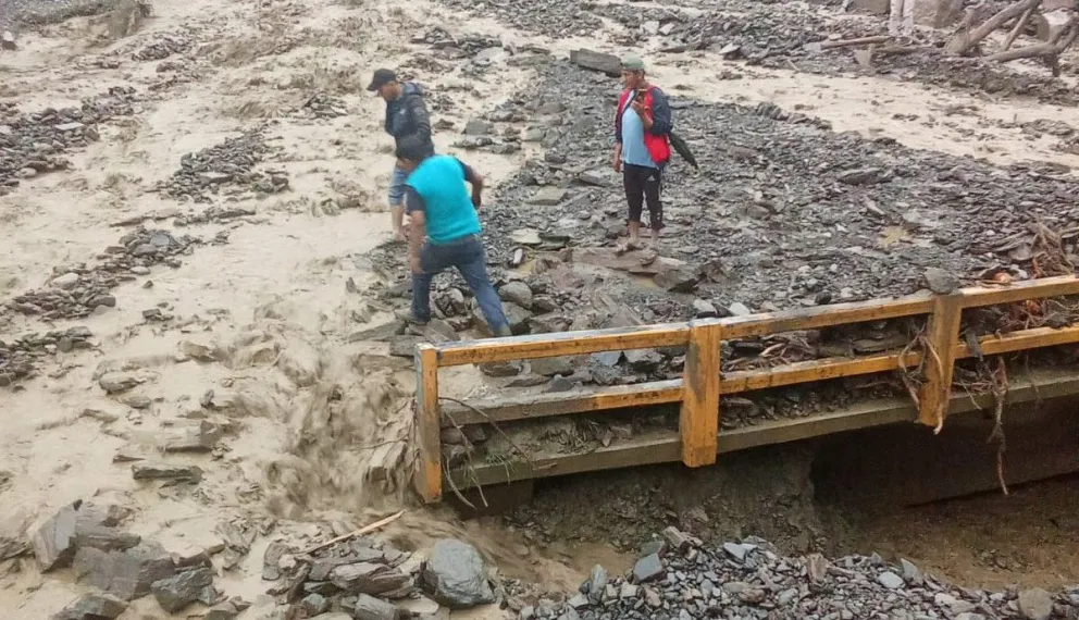 Las lluvias en las últimas horas en el municipio de La Asunta destruyeron un puente. Foto: Taipiplaya Bolivia