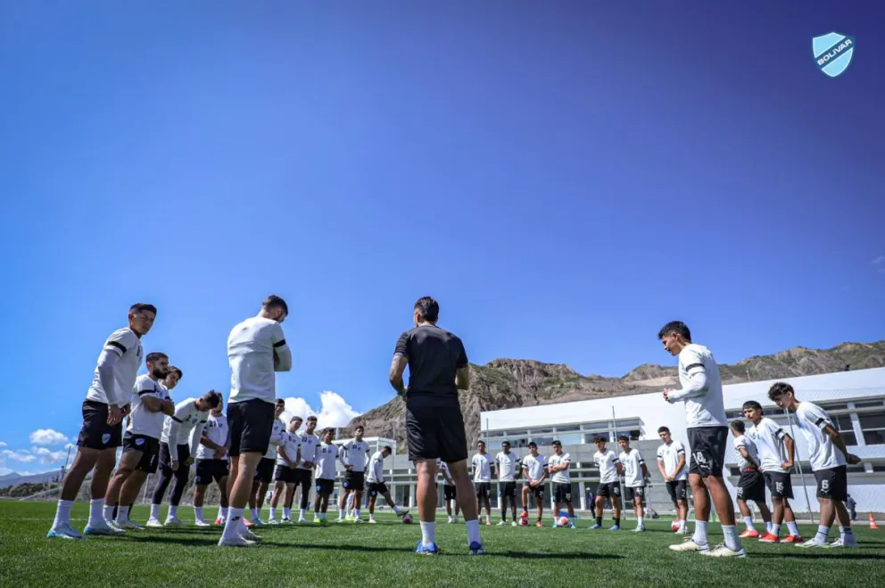 El plantel celeste durante un entrenamiento en Ananta. Foto. Club Bolívar,
