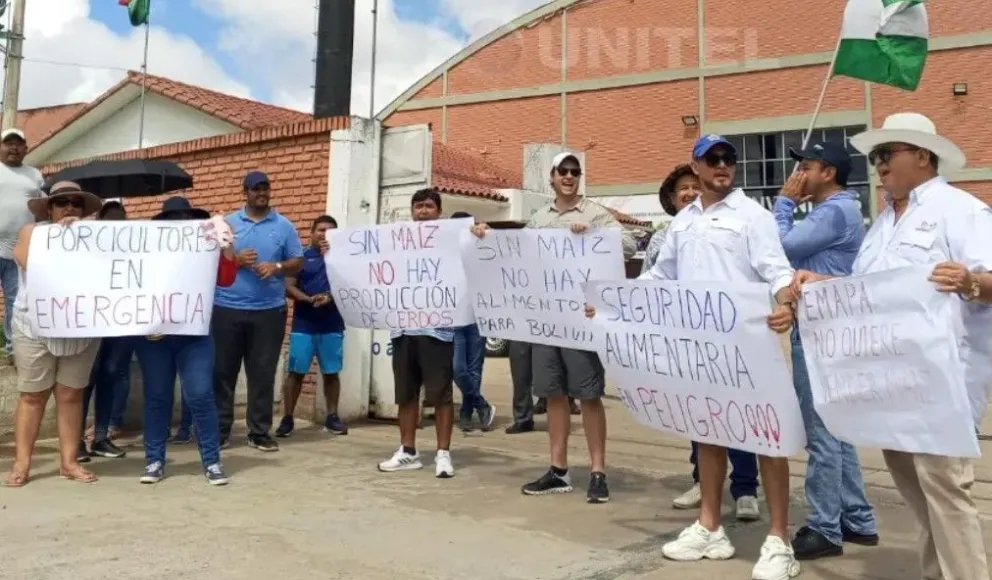 Protesta de un grupo de porcicultores en la ciudad de Santa Cruz. Foto: Unitel