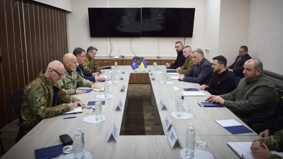 El presidente de Ucrania con su consejo de guerra en Kiev. Foto: @ZelenskyyUa