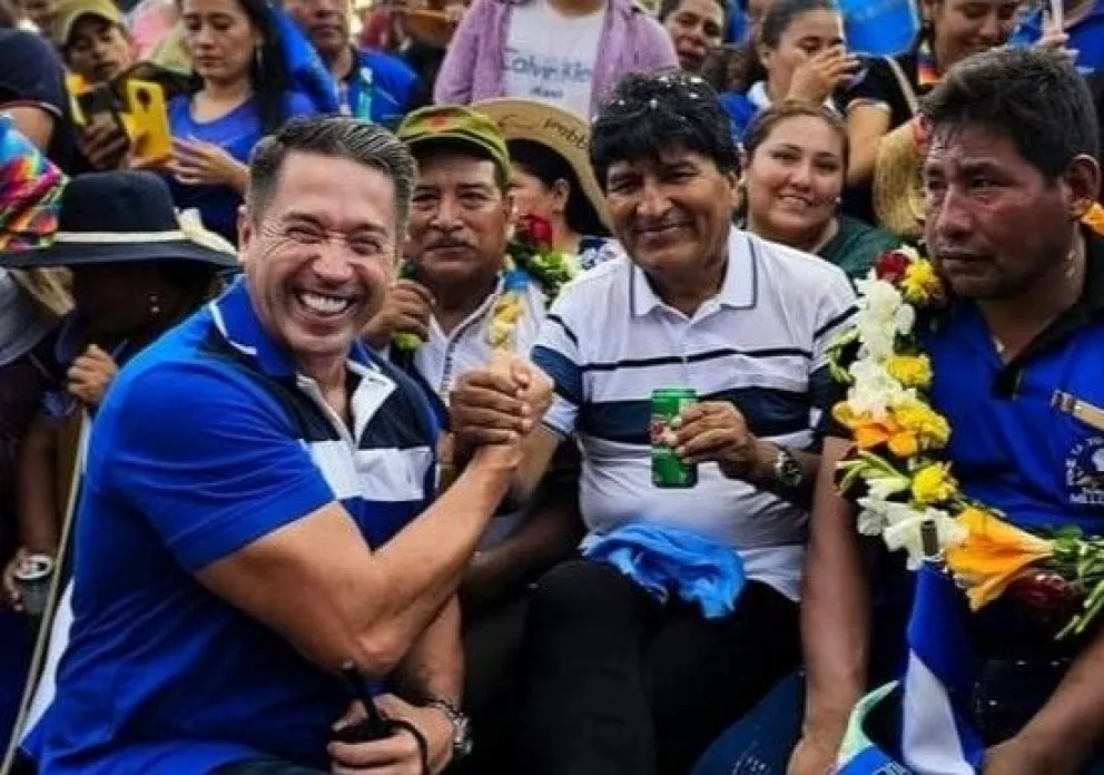 Mario Cronenbold junto a Evo Morales. Foto: RRSS del exalcalde 