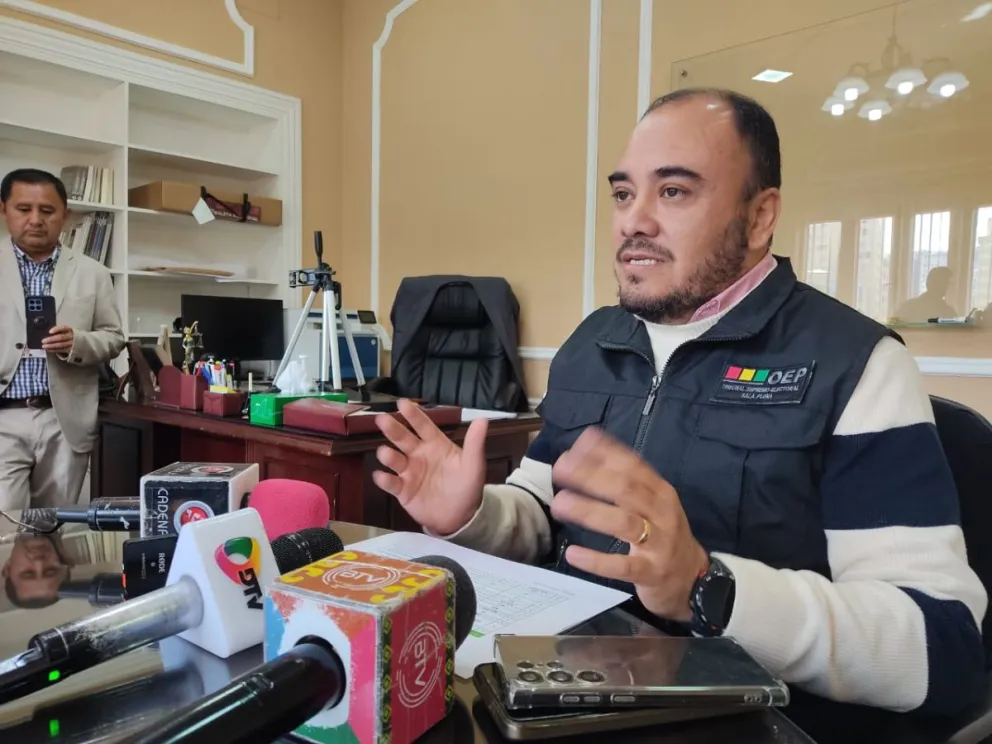 El vocal del TSE, Gustavo Ávila, en conferencia de prensa. Foto: DTV