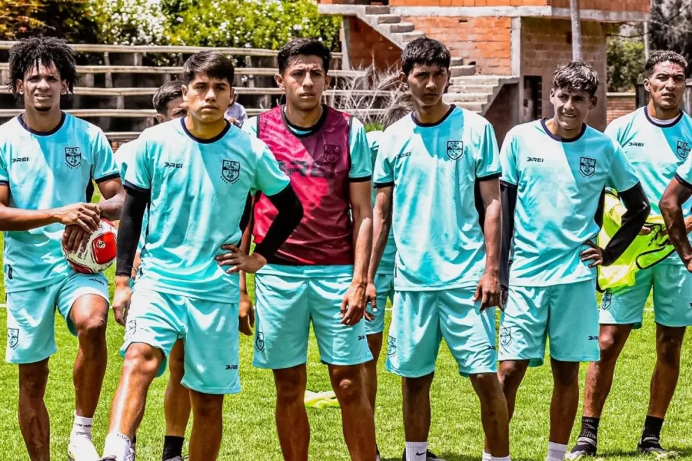 Jugadores de ABB previo a un ejercicio físico. Foto: ABB.