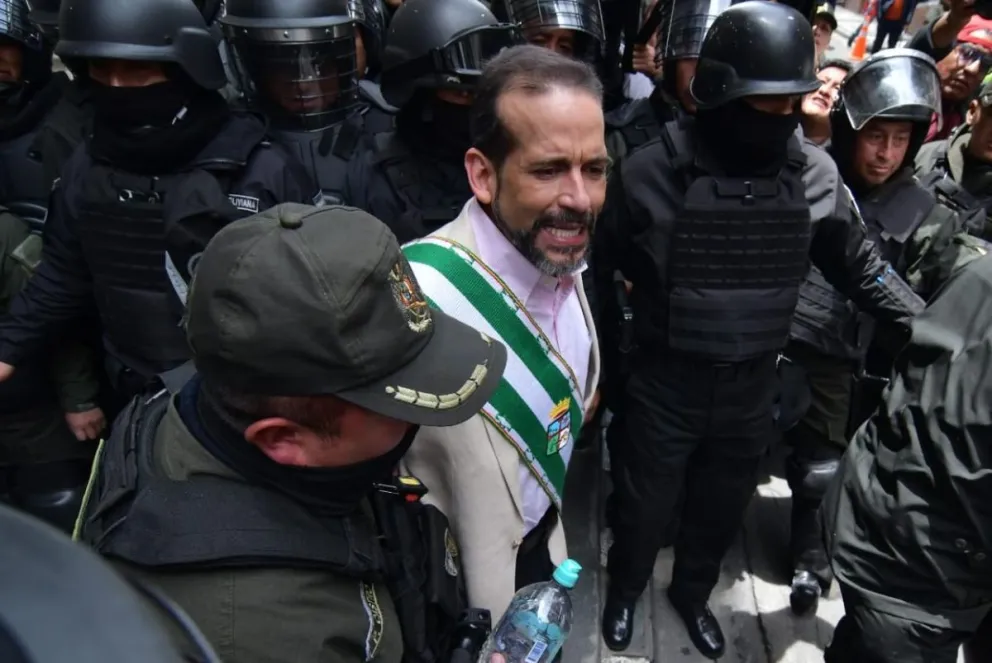Luis Fernando Camacho al salir este viernes de la audiencia. Foto: APG