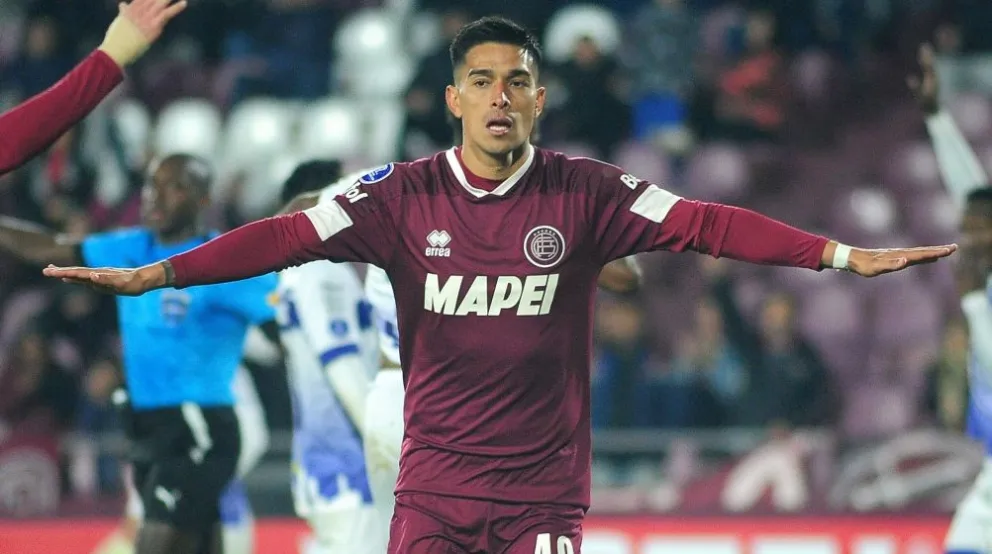 El argentino Favio Álvarez con la camiseta de Lanús, el club en el que militó en 2024. Foto: club Lanús