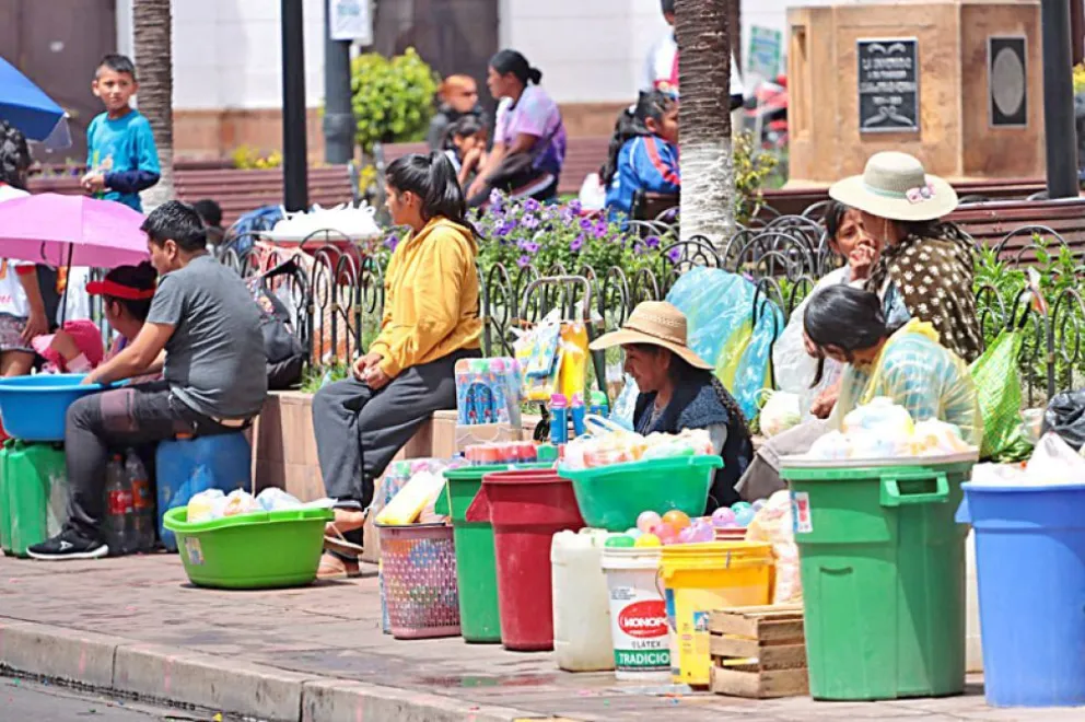 La venta de globos con agua también esta prohibida.   Foto: Correo del Sur 