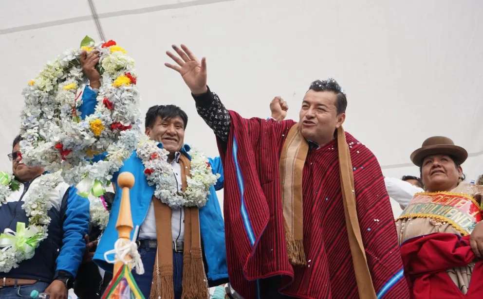 El alcalde de Santa Cruz, Jhonny Fernández, durante el lanzamiento de su candidatura. Foto: APG.