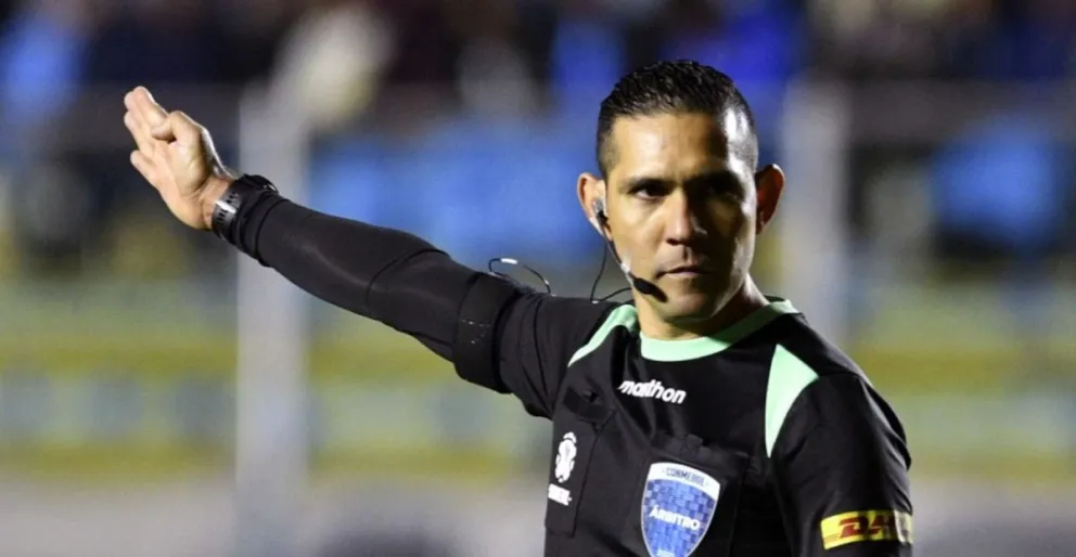 El árbitro ecuatoriano Guillermo Guerrero. Foto: Andina.