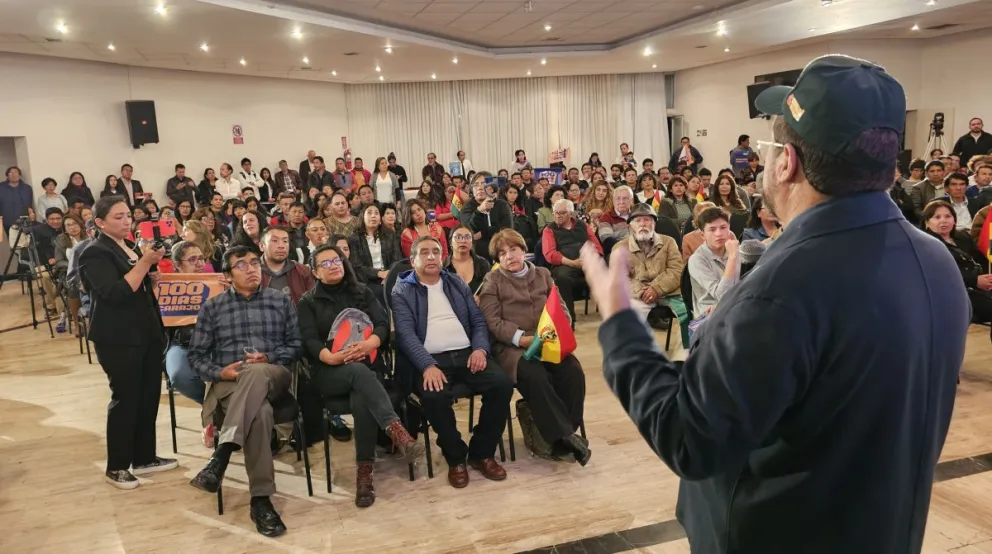 Samuel Doria Medina en su encuentro con vecinos