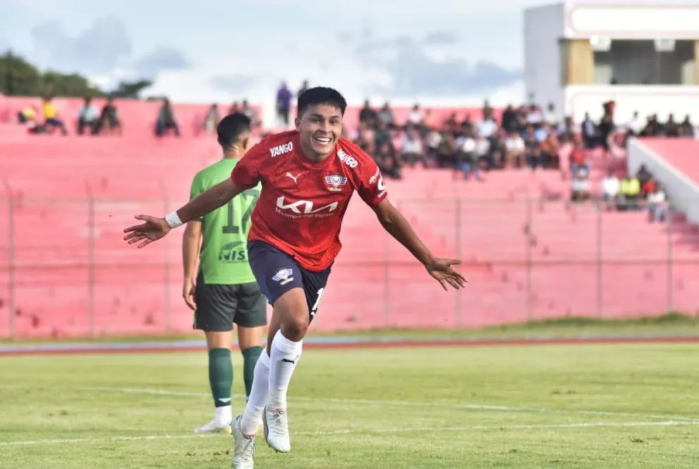 Héctor Bobadilla celebra el gol del triunfo en el estadio IV Centenario. Foto: APG
