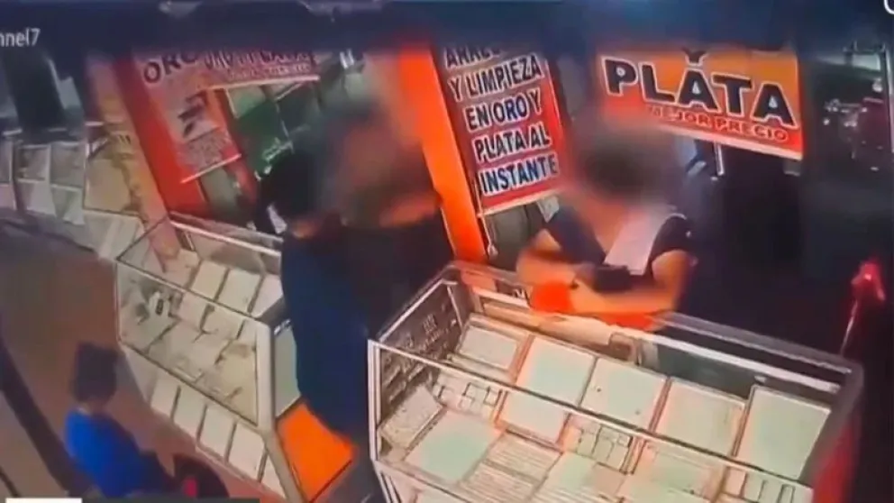 Cámaras de seguridad grabaron el momento del atraco. Foto: Red Uno.