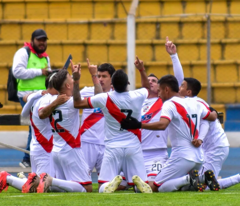 Los potosinos celebran la tercera conquista anotada por Jorge Hugo Rojas. Foto: Agencia Marka Registrada