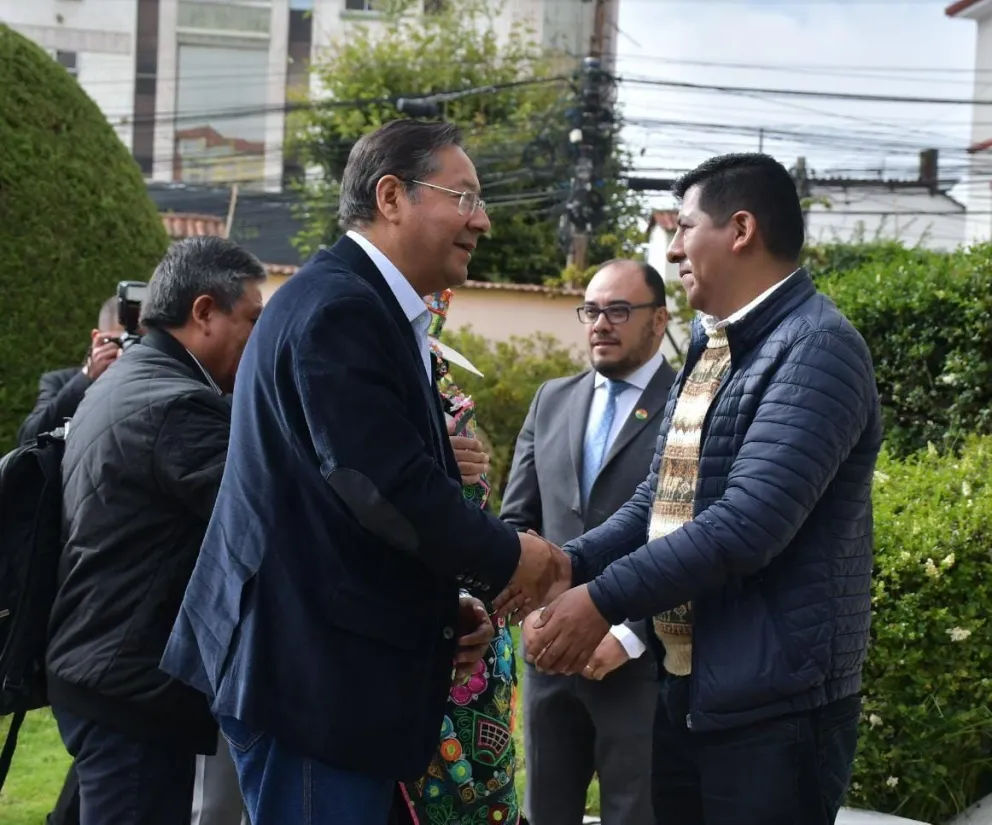 Arce y Choquehuanca saludan a los vocales del TSE: Fotos: APG