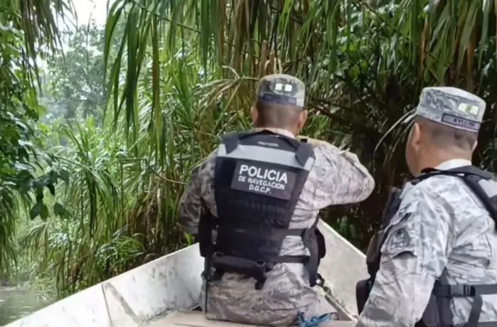 Policías durante el levantamiento del cuerpo de Francisco Murupa. Foto: Captura de video
