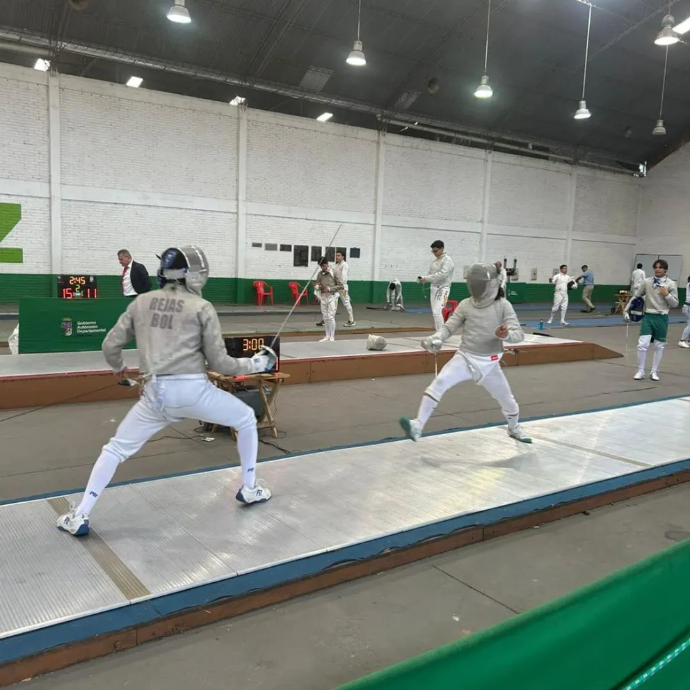 Un combate del nacional disputado en Santa Cruz. Foto: Federación Boliviana de Esgrima.