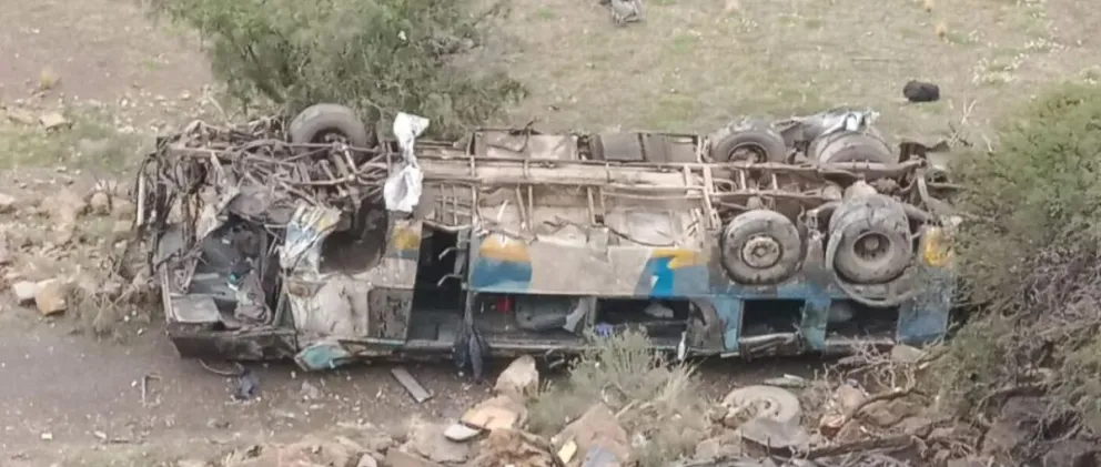 El motorizado se embarrancó al menos 500 metros. Foto: Unitel