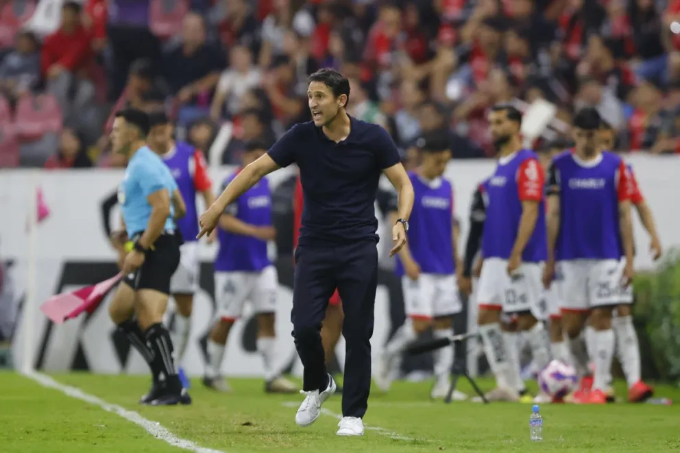 El entrenador Beñat San José Gil, en su etapa de entrenador del Atlas mexicano. Foto: EFE