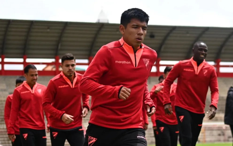 Los jugadores del millonario en el cierre de entrenamientos en el escenario alteño. Foto: CAR