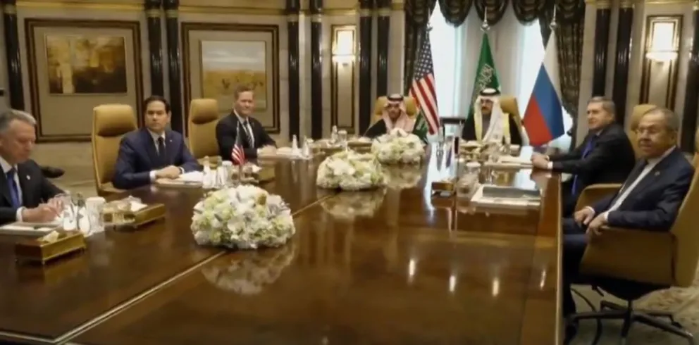 Rubio y Lavrov en la mesa de negociaciones en la capital de Arabia. Foto: Captura de video