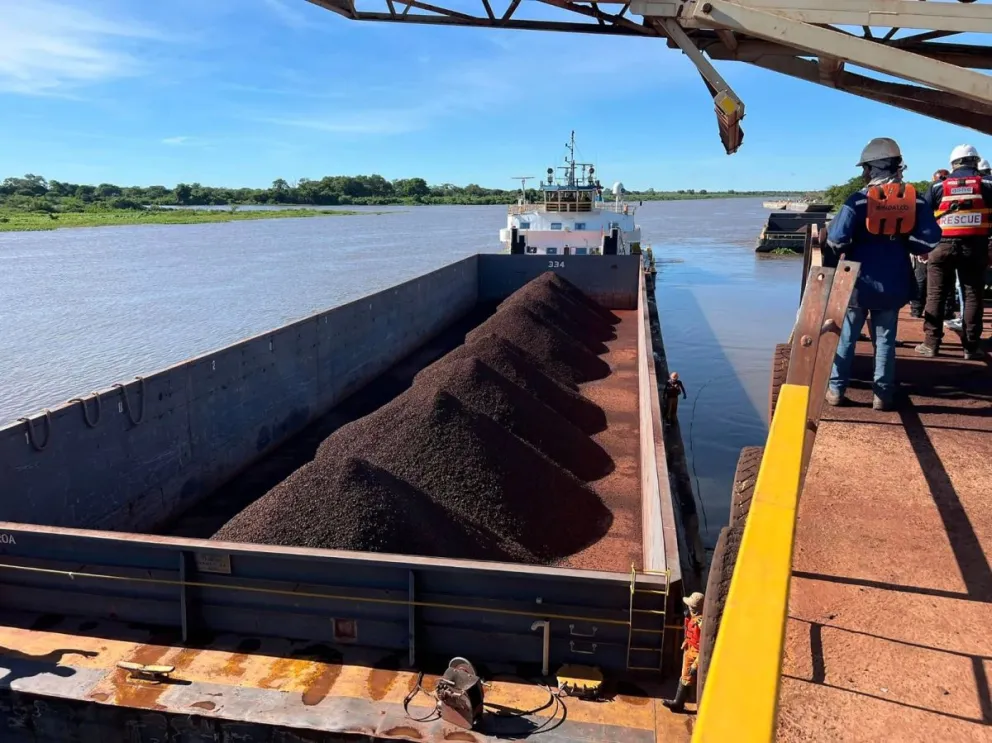 Despacho de la exportación de hierro, en Puerto Busch de Santa Cruz. Foto: AEP