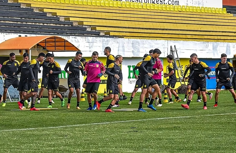 Jugadores de The Strongest en un entrenamiento en su estadio de Achumani. Foto: club The Strongest