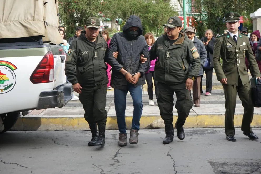  Julio L.T. fue transportado este martes a La Paz, donde cumplirá prisión preventiva. Foto: APG