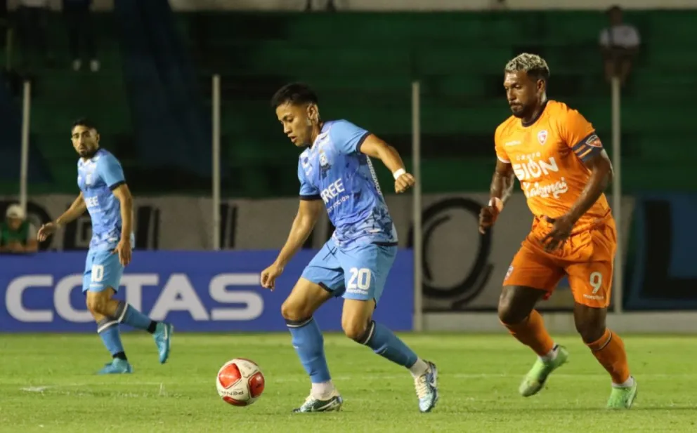 Incidencia entre Blooming (de celeste) y Royal Pari. Foto: Agencia Marka Registrada.