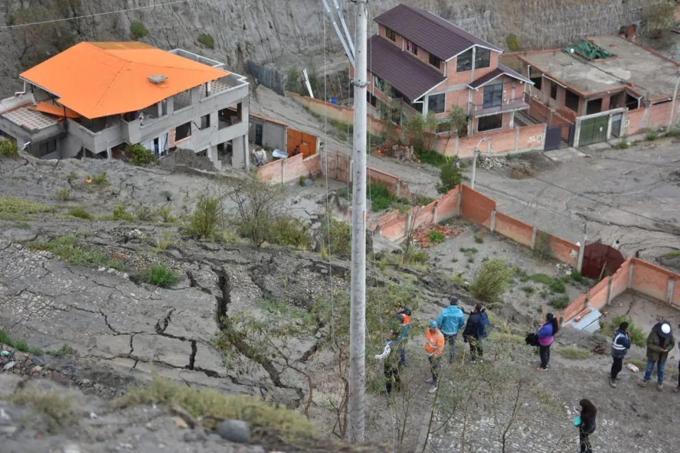 Las casas más afectadas por el deslizamiento en Challaloma. Fotos: AMUN