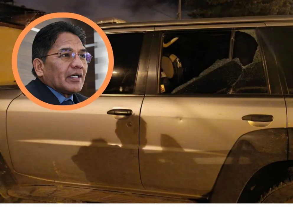 El vehículo oficial de Silva luego del ataque. Foto: Dtv y APG