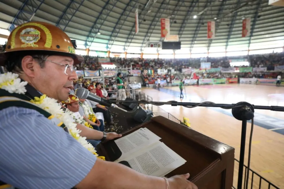 Arce, durante el congreso de la Federación Nacional de Cooperativas Mineras de Bolivia realizado en Tarija, en 2023.  Foto: RRSS de Arce