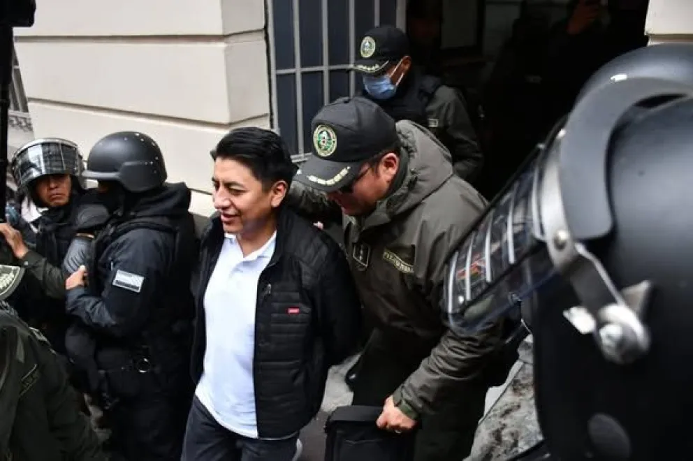 Pumari saliendo de la audiencia. FOTO: DTV