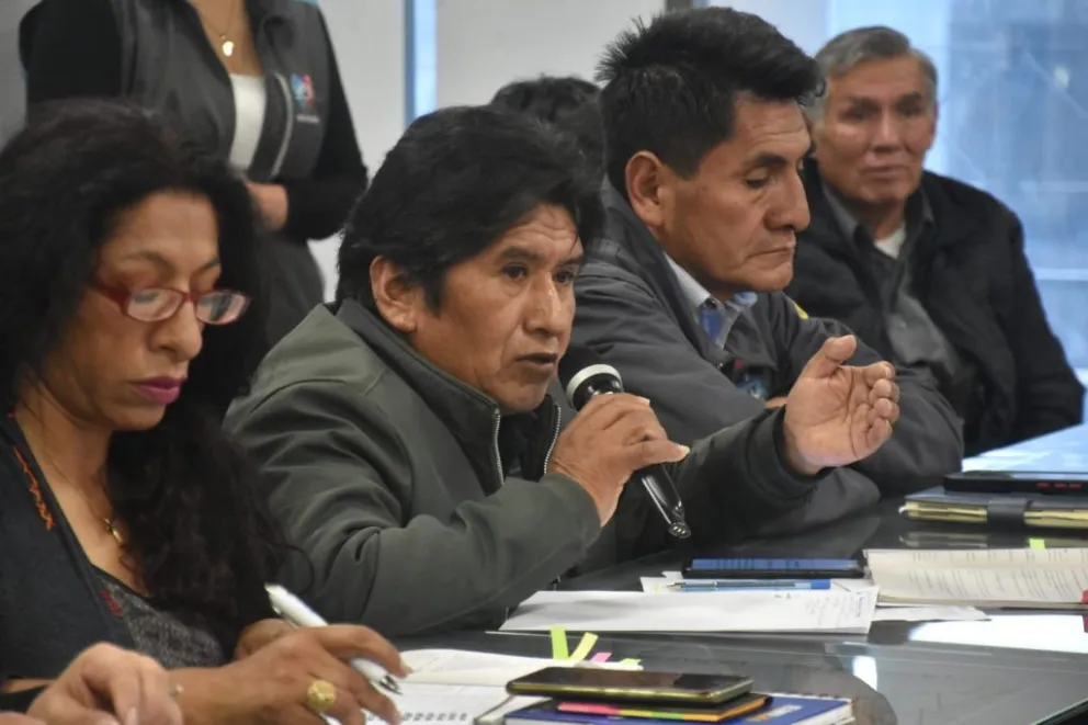 Imágenes de la reunión entre los sectores involucrados. FOTO: AMUN