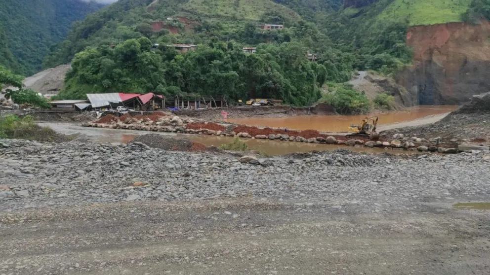 Una de las fosas mineras con los residuos tóxicos en el municipio de Tipuani. Foto: Somos Tipuaneños