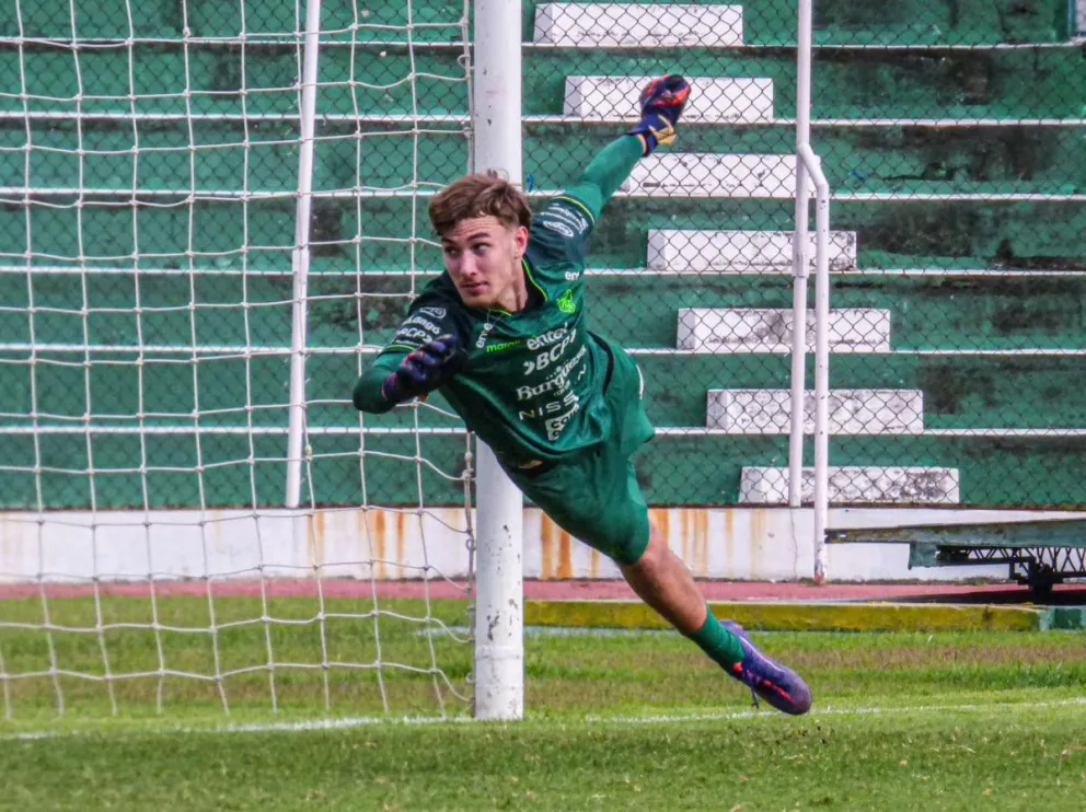 Adrien Philippin Vargas en acción en una práctica de la Selección Sub-17. Foto: Sebastián Mercado.
