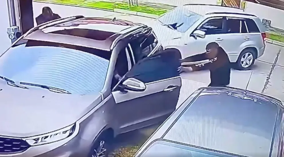 Momento en el que los sicarios atacan al capitán  Aldunate. Foto: Captura de video 