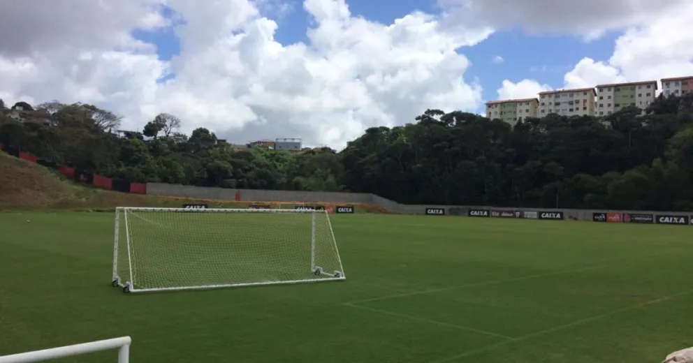 Vista de una de las canchas de entrenamiento del Vitoria. Foto: Bahía Noticias.