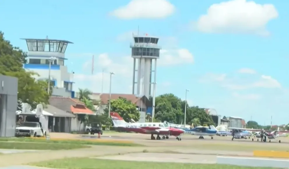 Avionetas en el aeropuerto El Trompillo, este viernes. Foto: Captura de video