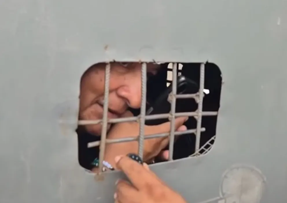 Uno de los periodistas aprehendidos el pasado miércoles, en Santa Cruz. Foto: Captura de video