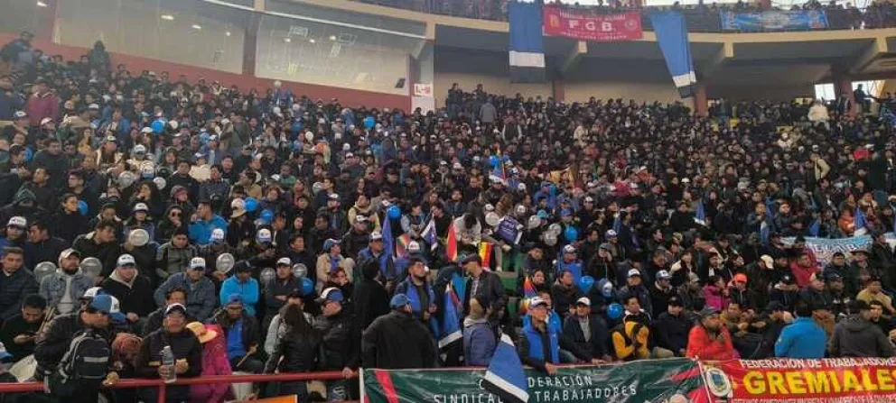 Participantes en el ampliado masista. FOTO: ABI