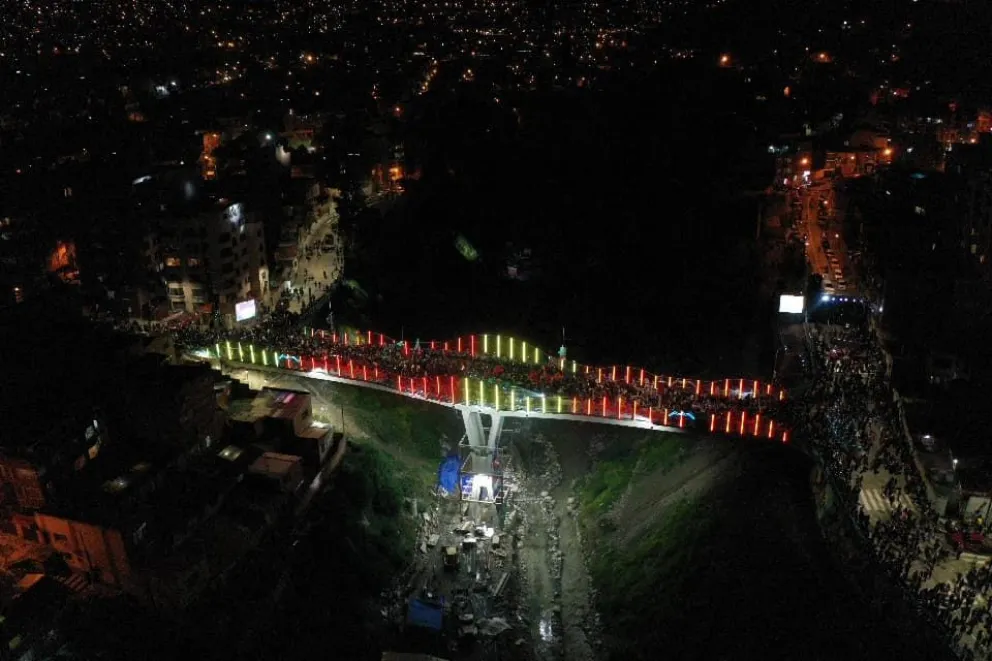 Los puentes durante la inauguración. FOTO: AMUN