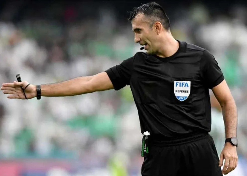 Carlos Andrés Betancur durante uno de los partidos por el torneo colombiano que le tocó dirigir. Foto: archivo internet