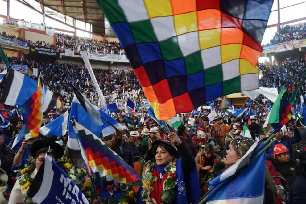 Masistas en el ampliado extraordinario de esta semana. Foto: APG 
