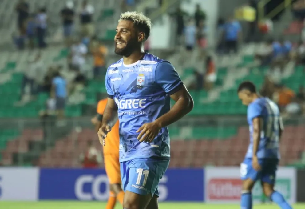 El uruguayo Nahuel Acosta festeja el gol del triunfo de Blooming. Foto: Agencia Marka Registrada
