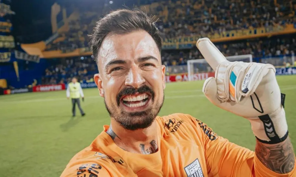 Guillermo Viscarra celebró la clasificación en La Bombonera. Foto: Alianza Lima. 