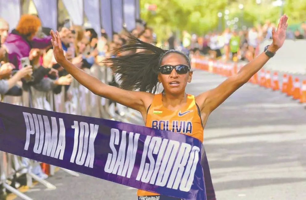 Camargo cruza la meta de una pasada competencia. Foto: Jhoselyn Camargo.