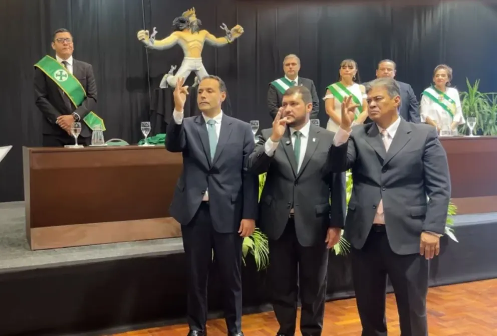 El nuevo directorio del Comité Cívico al momento de jurar a sus cargos. Foto: Captura de video
