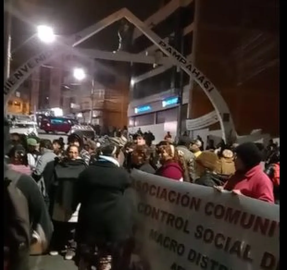 Protesta de los vecinos de Pampahasi. FOTO: Captura de pantalla de Fides